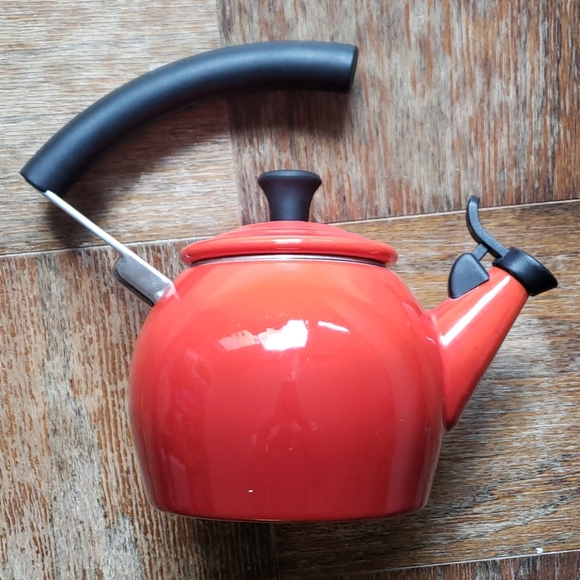 Le Creuset Other - Le Creuset Red Tea Kettle 1.25 US Quarts 1.1 Liter